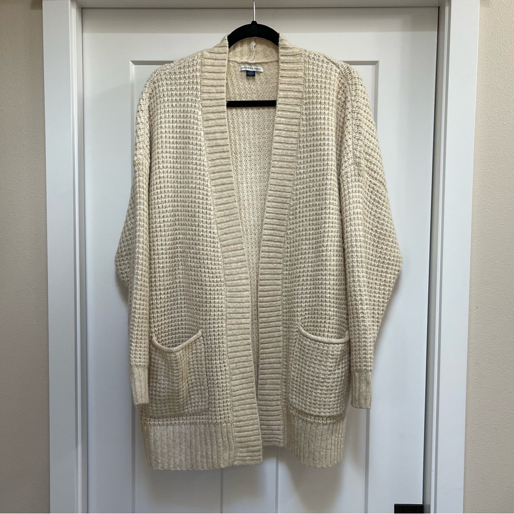American Eagle oversized shawl sweater w/ drop sleeves and front pockets. Size S